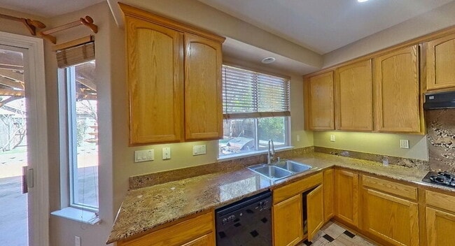 Building Photo - 1692 Woodhaven Cir