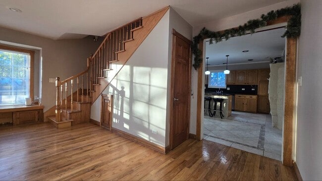 Building Photo - Large 5-Bedroom Home with Backyard Pool, Garage & Fenced Yard