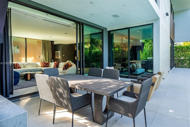 Building Photo - 4585 Nautilus Dr