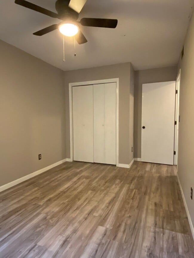 Building Photo - 10802 W Carr Ave