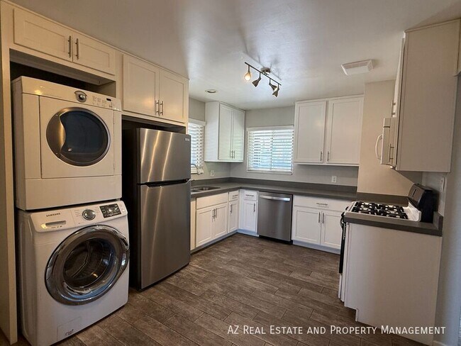 Building Photo - 1725 S Farmer Ave