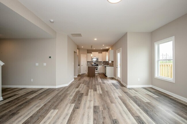 Building Photo - 685 Shaker Dr