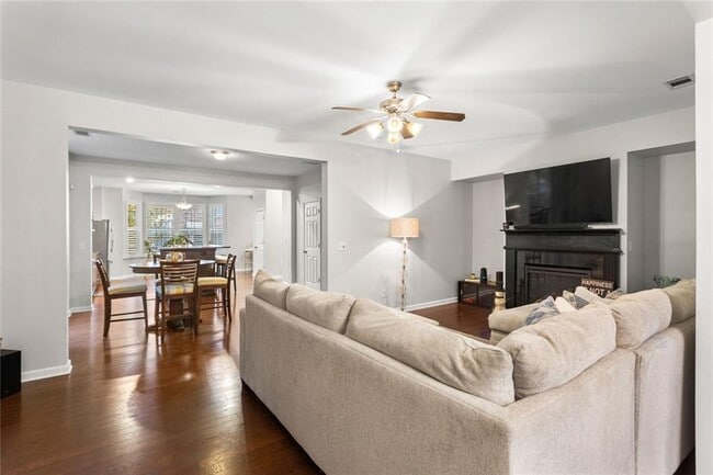 Building Photo - 4324 Laurel Creek Ct SE