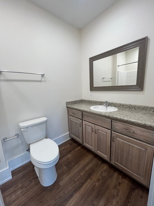 Building Photo - 206 N Main St