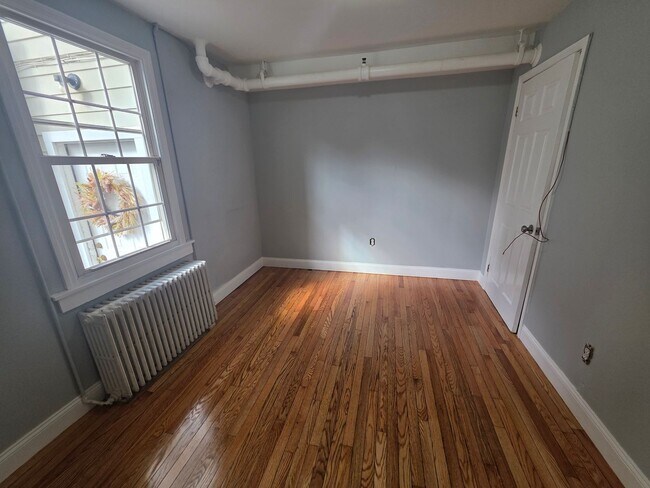 Building Photo - 3288 Franklin Ave
