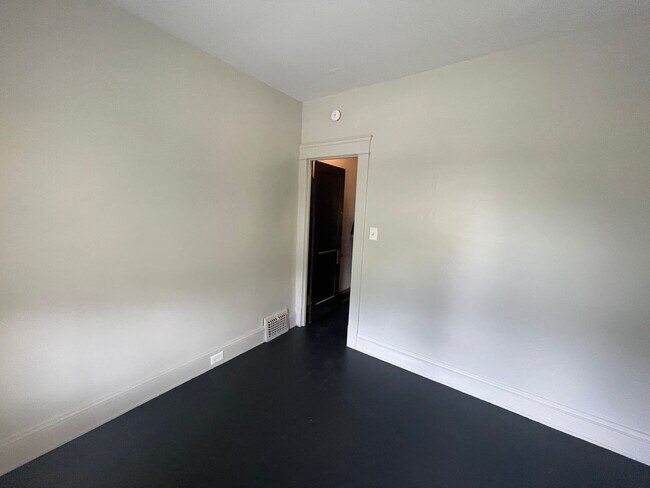 Building Photo - Coming Soon! Section 8 Accepted! Renovatio...