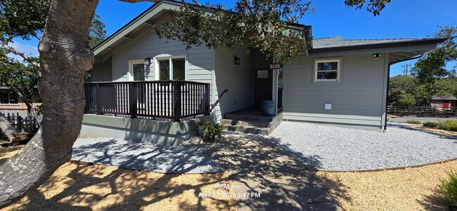 Building Photo - large custom home with peek a boo ocean views