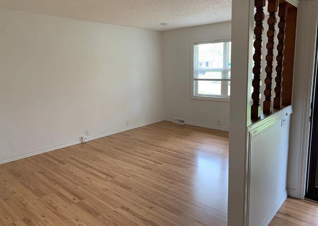 Building Photo - 1165 E Rosebrier St