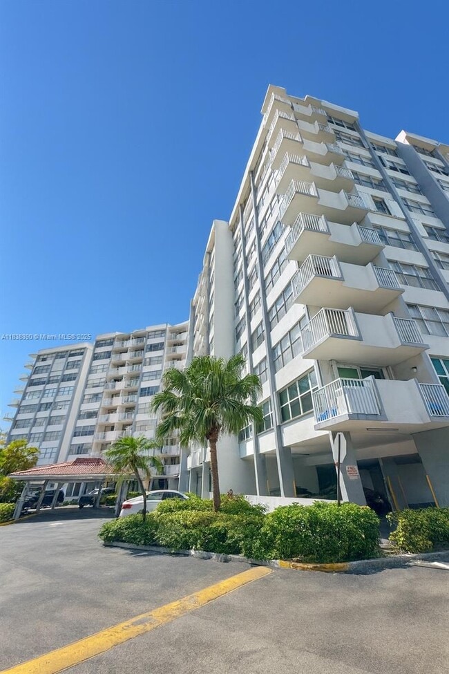 Building Photo - 1300 NE Miami Gardens Dr