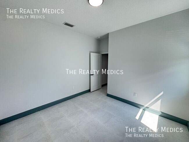 Building Photo - 2226 Rock Dr