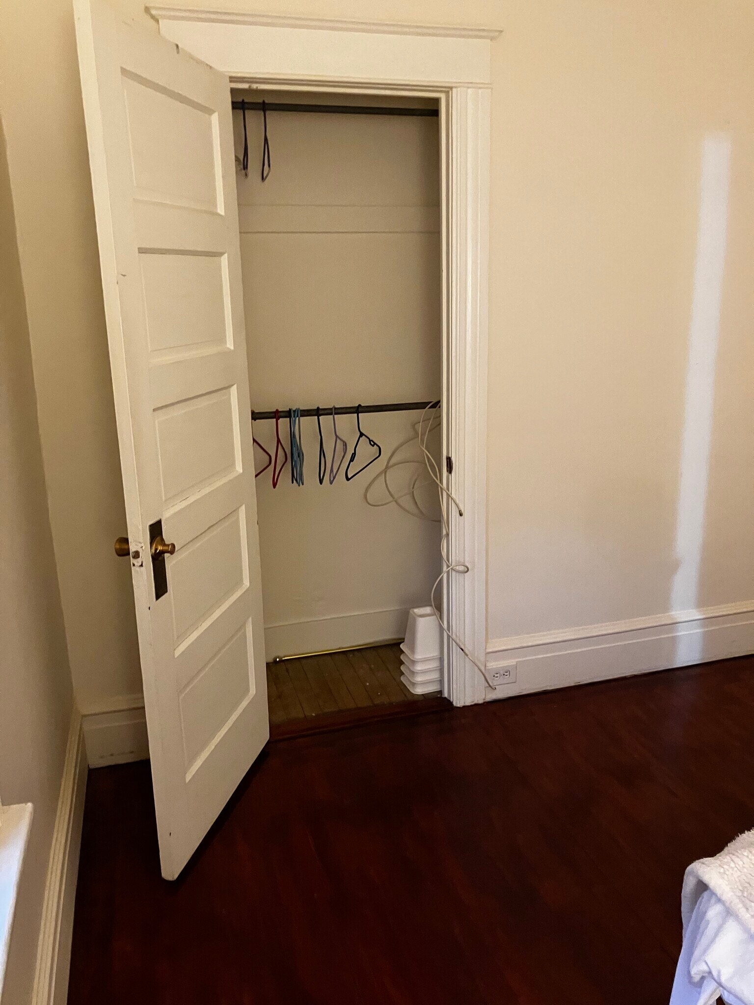 BEDROOM CLOSETS - 13 Grubb St