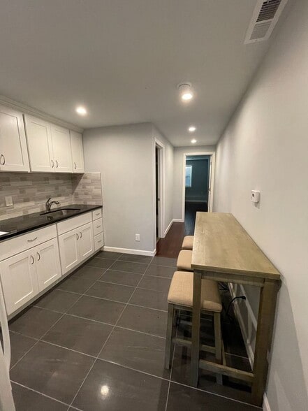 Primary Photo - 2125 20th Ave