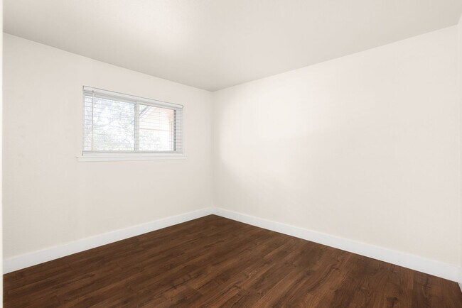 Building Photo - **Remodeled 2/1 Duplex in Southeast Austin – Modern Style, Open Layout, and Prime Location!**