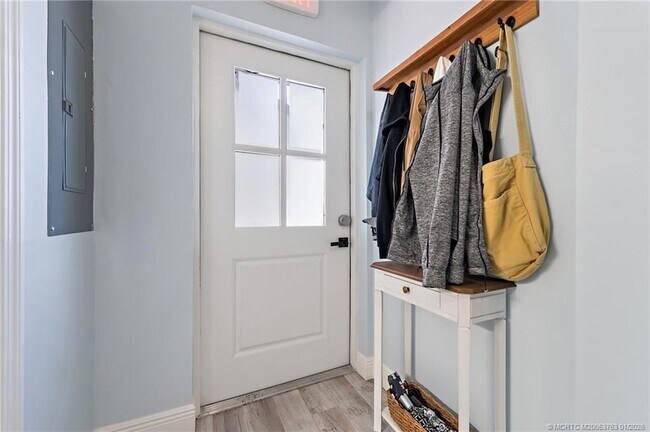 Building Photo - 310 SE Denver Ave