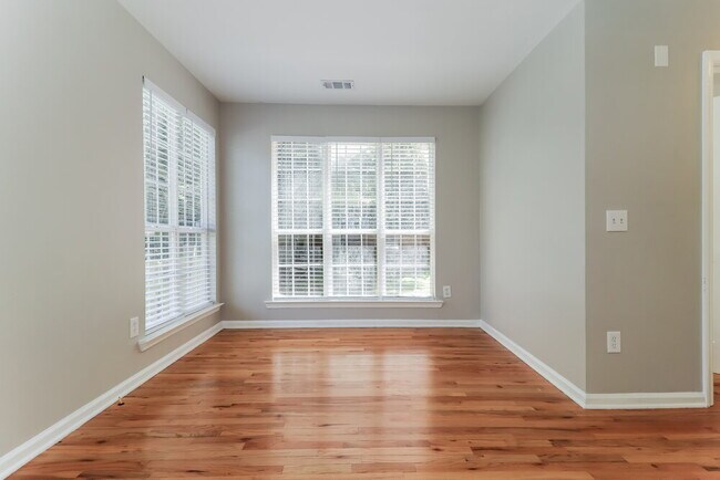 Building Photo - 1980 Morning Walk NW