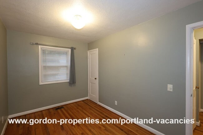 Building Photo - SE Flavel St - Woodstock 3 bedroom home with single car garage