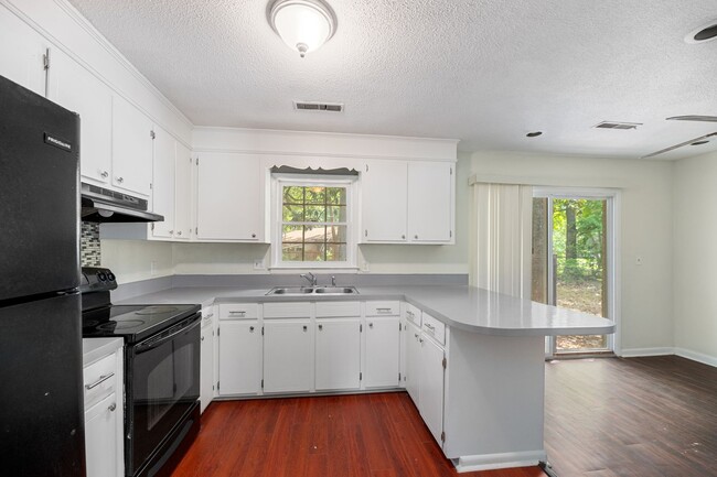 Building Photo - 3 Bed 2 Bath Cozy Home in Summerville