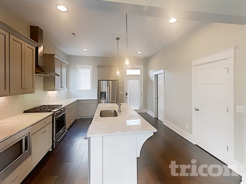 Building Photo - 6817 Charlotte Pike