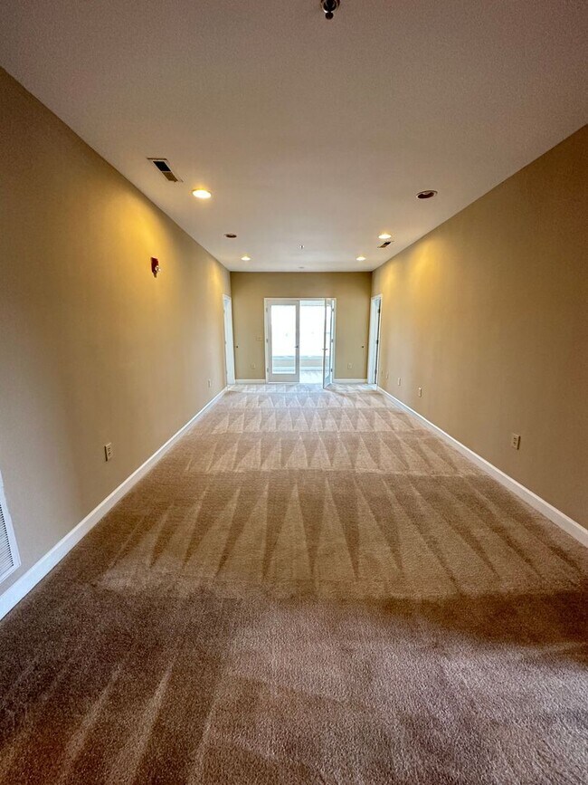 Building Photo - 302 Campus Walk Trl