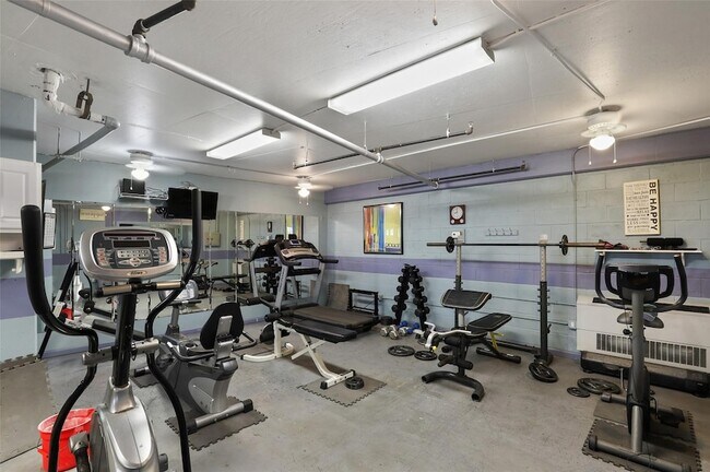 Building Photo - 3102 Kings Rd