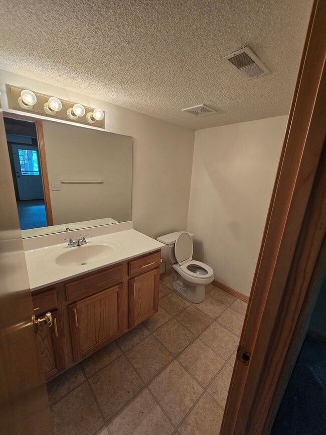 Building Photo - Huge three bedroom home available for rent