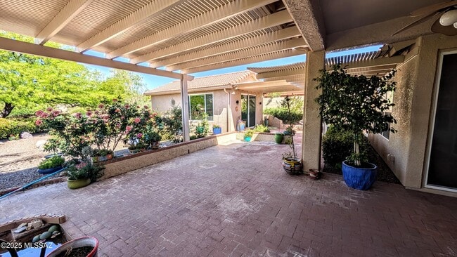Building Photo - 37248 S Golf Course Dr
