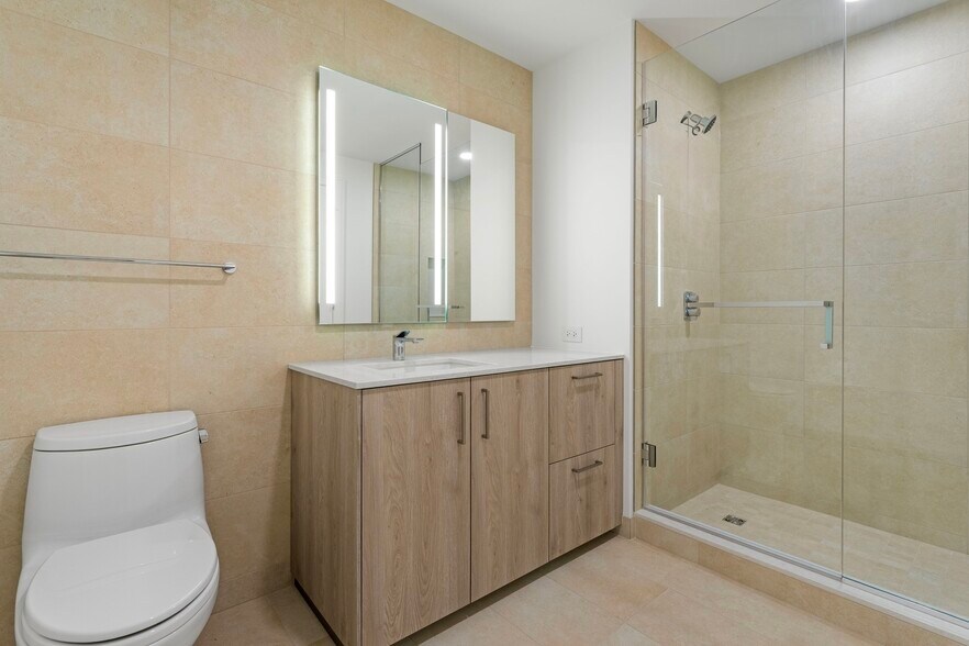 Building Photo - 211 N Harbor Dr