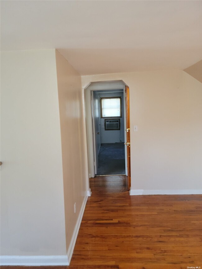 Building Photo - 48 Hendrick Ave