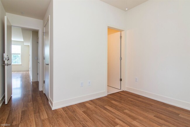 Building Photo - 2 br, 2 bath Triplex - 695 W BERKS ST Unit...