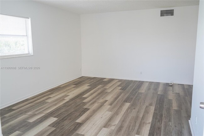 Building Photo - 2008 Jackson St