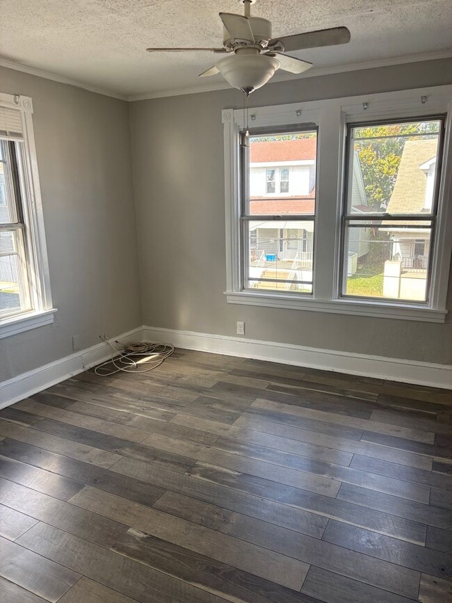 Building Photo - Charming 3-Bedroom Twin Home for Rent in L...