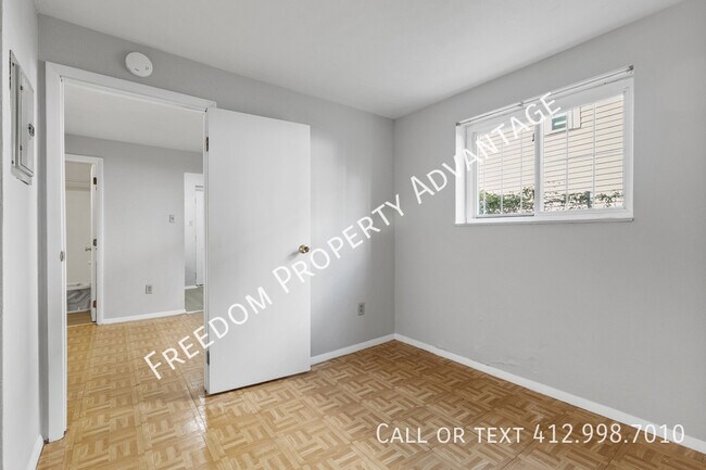 Building Photo - 118 Charles St