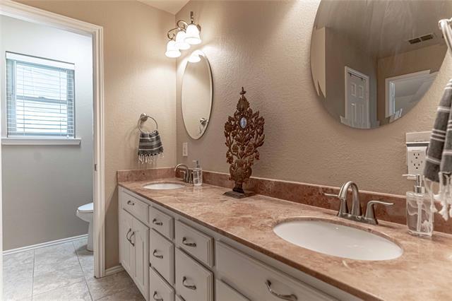 Building Photo - 911 Meadowlark Ln