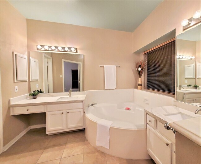 Building Photo - 21511 Westcliffe Falls Dr