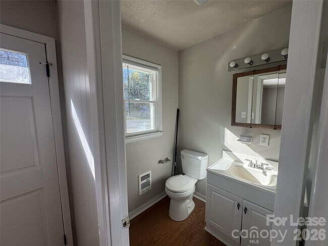 Building Photo - 341 Laurel St