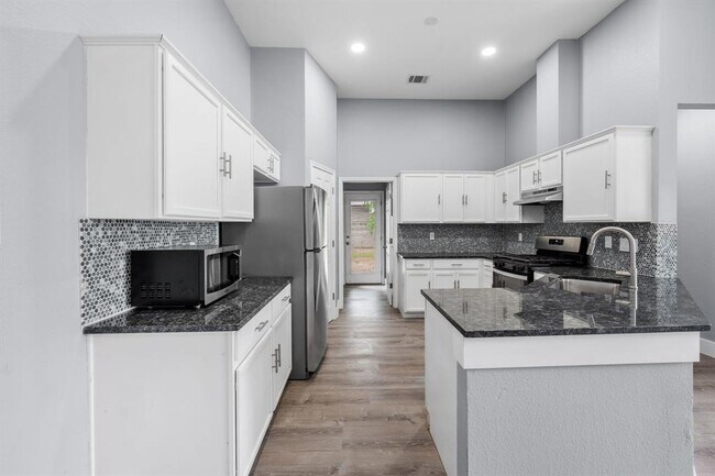 Building Photo - 1214 Vargas Rd