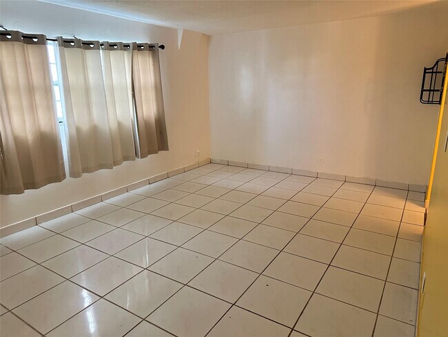 Building Photo - 5900 NW 17th Pl