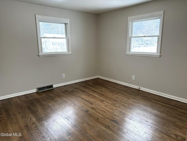 Building Photo - 10 Willey St