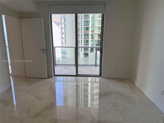 Building Photo - 1300 Brickell Bay Dr