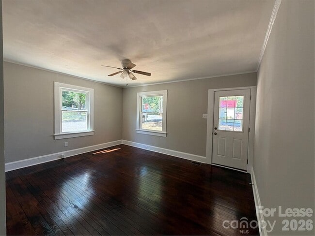Building Photo - 704 N Miller Ave