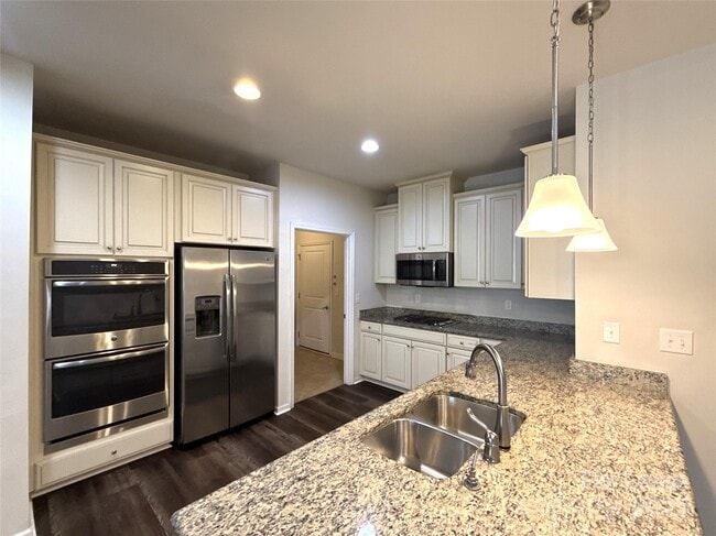 Building Photo - 11060 Discovery Dr NW