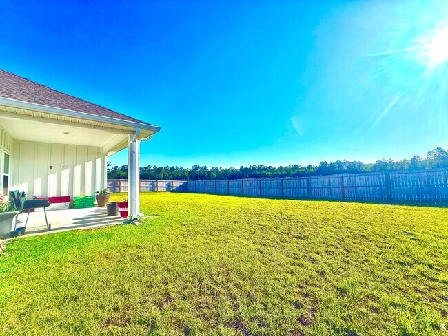 Building Photo - Charming 4BR House in a Calm and friendly ...