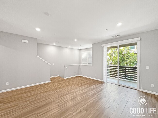 Building Photo - Spacious 2BD/3BA Condo in Chula Vista with Walk-In Closet, Community Pool & 2-Car Garage