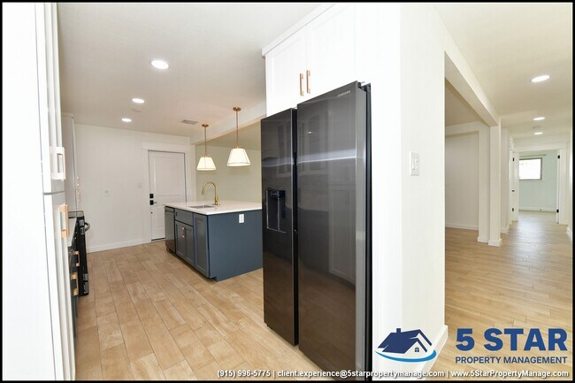 Building Photo - 3217 Wedgewood Dr