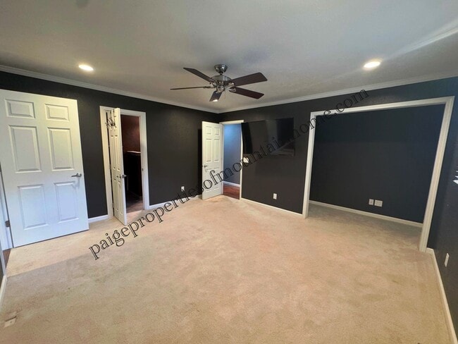 Building Photo - 4 Bed/2 Bath Home in Village Green