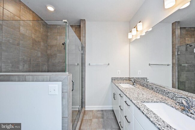 Building Photo - 4388 Fair Lakes Ct