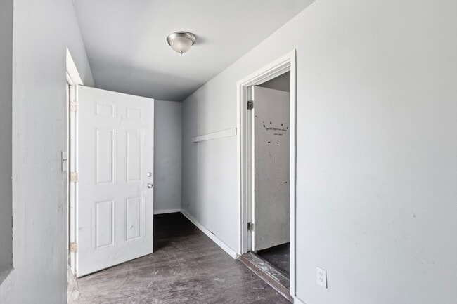 Building Photo - 6913 S Throop St