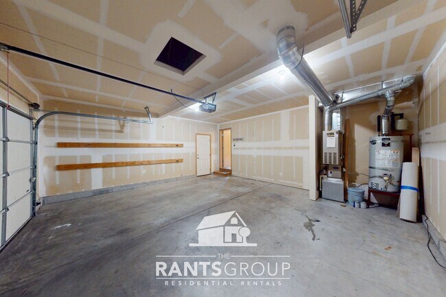 Building Photo - Fantastic Neighborhood! Easy Commute to JB...