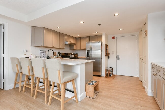 Building Photo - 700 1st St