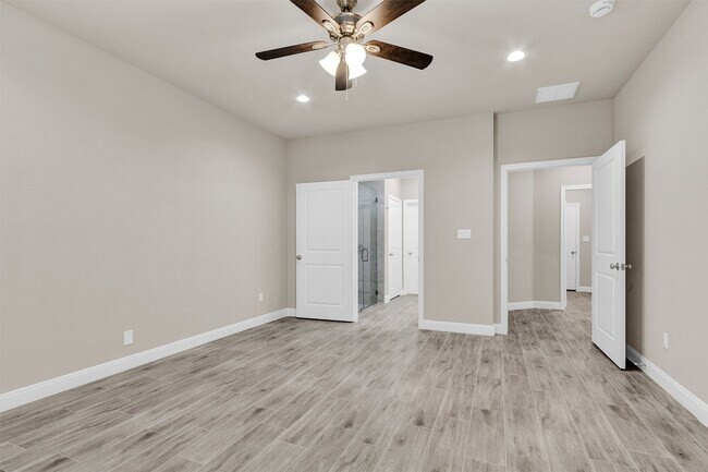 Building Photo - 11101 Park Dr